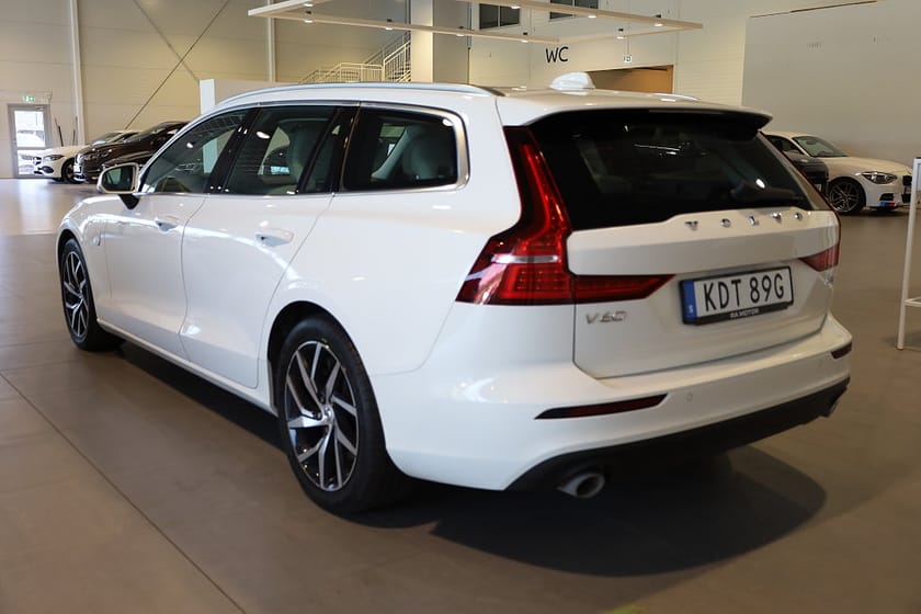Bild 5 av Volvo V60 T8 Twin Engine 392hk AWD Momentum Advanced | Skinn |
