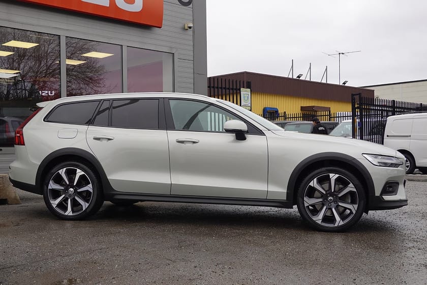 Bild 3 av Volvo V60 Cross Country B4  | AWD  | 360kamera  | Bowers & Wilkins |PANO SE UTR