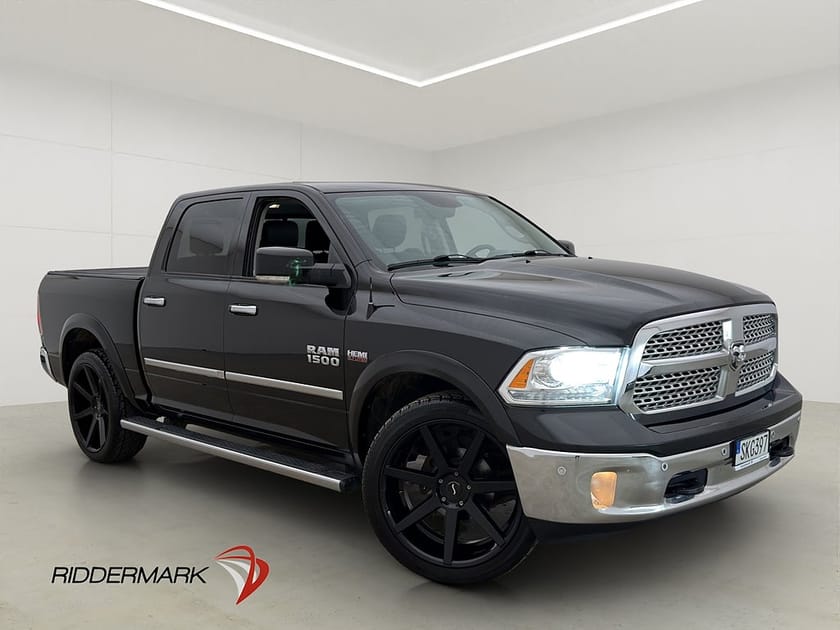 Bild 1 av RAM 1500 Crew Cab Dodge Laramie 5.7 4x4 Drag Taklucka Alpine Skinn