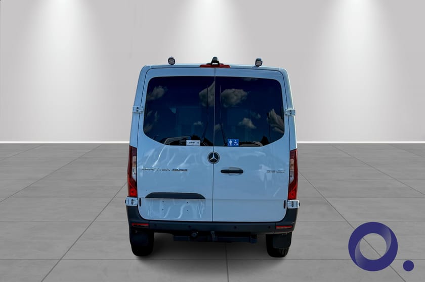 Bilde 4 av Mercedes-Benz Sprinter 9 seter TAXI versjon med rullestorampe