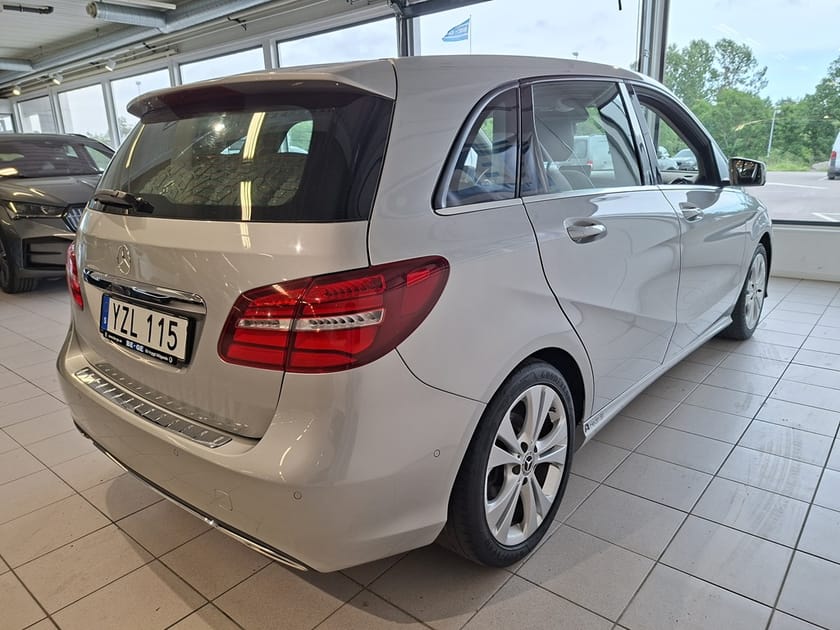 Bild 4 av Mercedes-Benz B 180 d 109HK Automat Dragkrok Backkamera SoV
