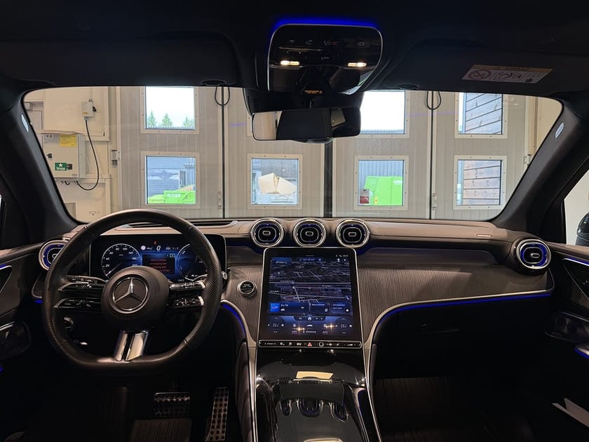 Bild 5 av Mercedes-Benz GLC 300 e 4MATIC AMG HUD Pano Drag Gps Luft Burmester Unik