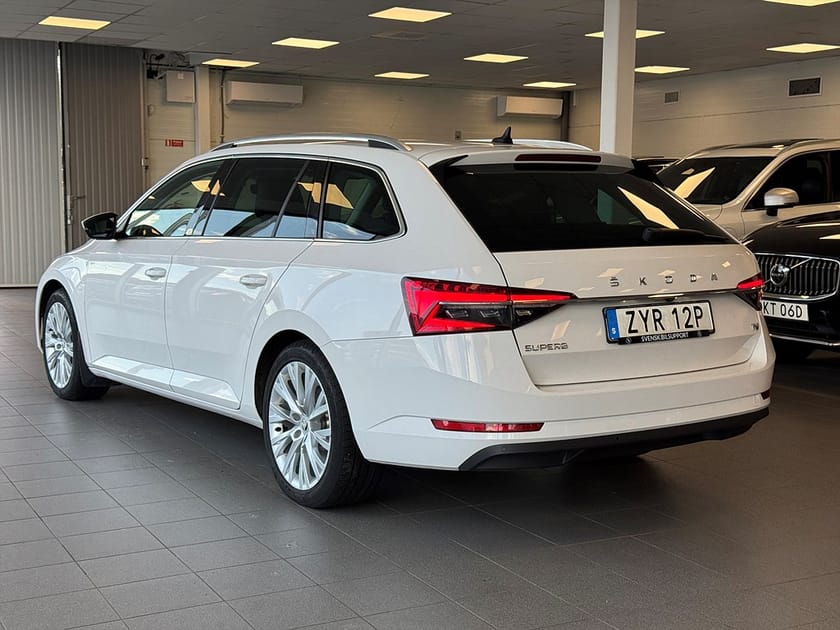 Bild 4 av Škoda Superb iV Kombi 1.4 TSI Drag Carplay Navi 218Hk