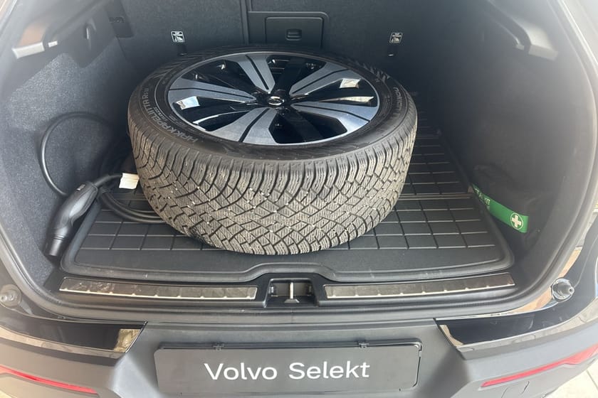 Bild 5 av Volvo EC40 Single Motor Extended Range M R Ultra Black Edt