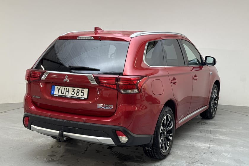 Bild 3 av Mitsubishi Outlander PHEV CVT 203hk B-kamera Drag P-Sensorer