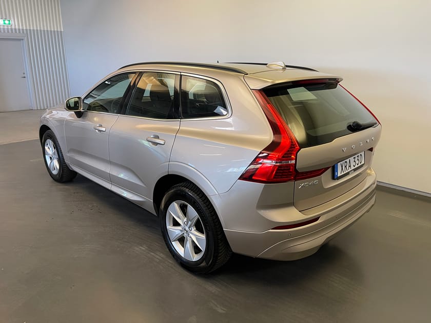 Bild 3 av Volvo XC60 B5 AWD Bensin Core / Navigation / Backkamera /
