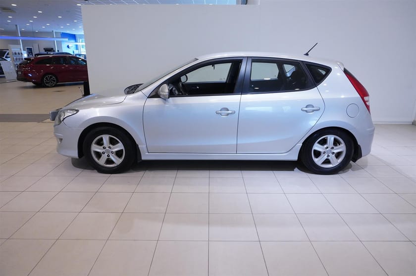 Bild 2 av Hyundai i30 5d 1.6 CRDi 116hk Business Dragkrok