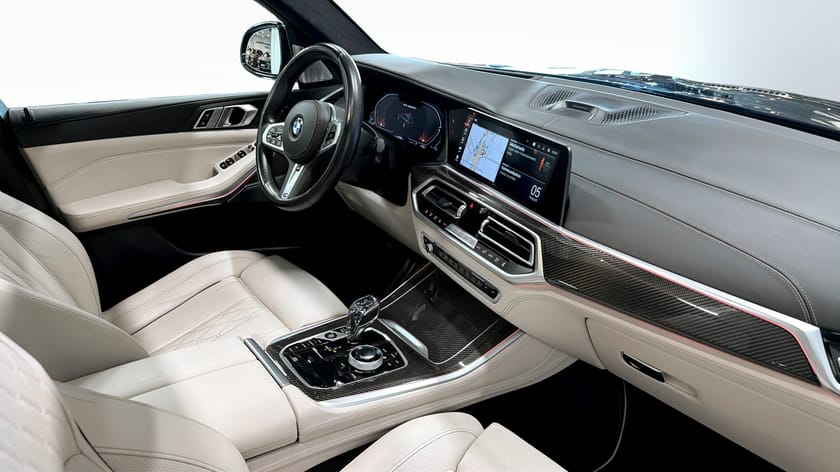 Bild 3 av BMW X5 M50i Pano skylounge B&W Massage Integral Ventilerade