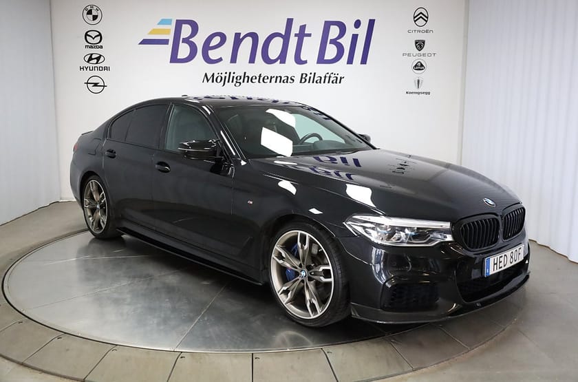 Bild 1 av BMW M550i xDrive Sedan M550 M-Sport | B&W | Massagestolar| Panorama