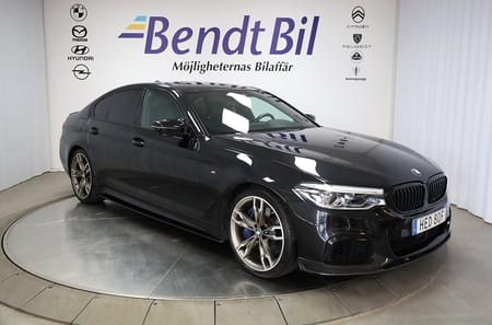 BMW M550i xDrive Sedan M550 M-Sport | B&W | Massagestolar| Panorama