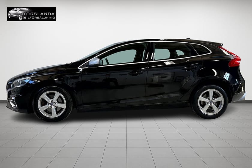 Bild 2 av Volvo V40 D2 120hk R-Design Ny Kamrem Värmare V-hjul