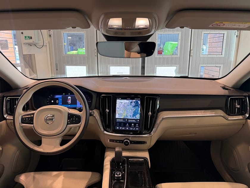 Bild 5 av Volvo V60 Recharge T6 AWD Core Edition Drag Gps Skinn Blis 398hk