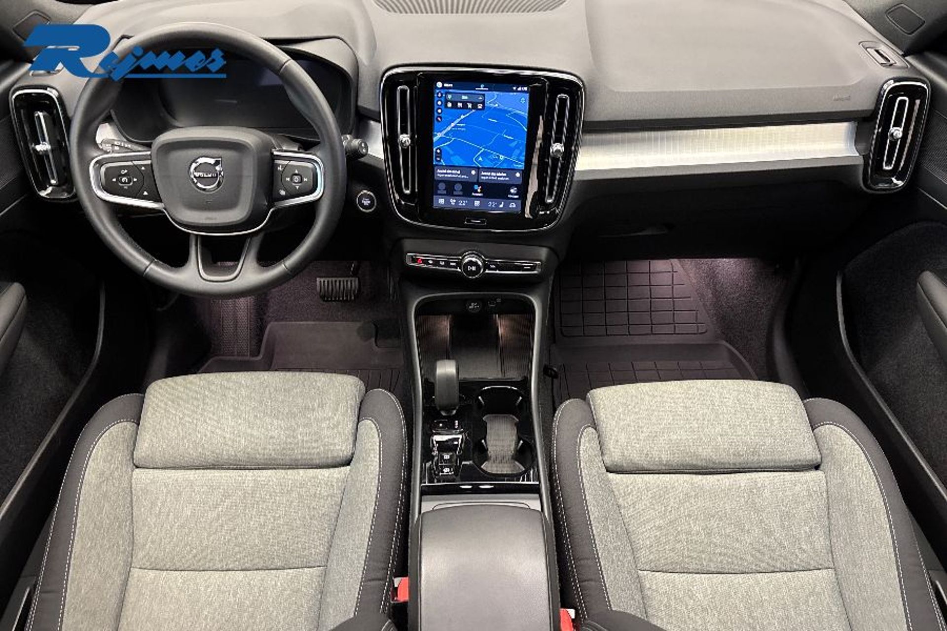 Volvo XC40 B3 FWD Bensin Plus Dark 2025, bild 2/10