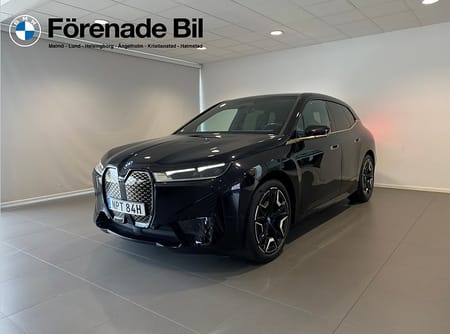 BMW iX xDrive40 Panoramatak Adaptiv farthållare