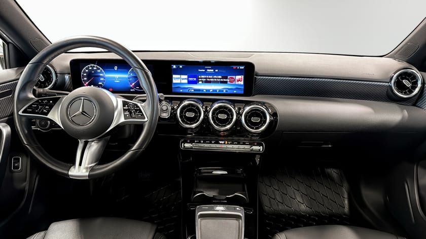 Bild 4 av Mercedes-Benz A 200 Sedan Panorama B-Kam Navi Drag 1 ägare