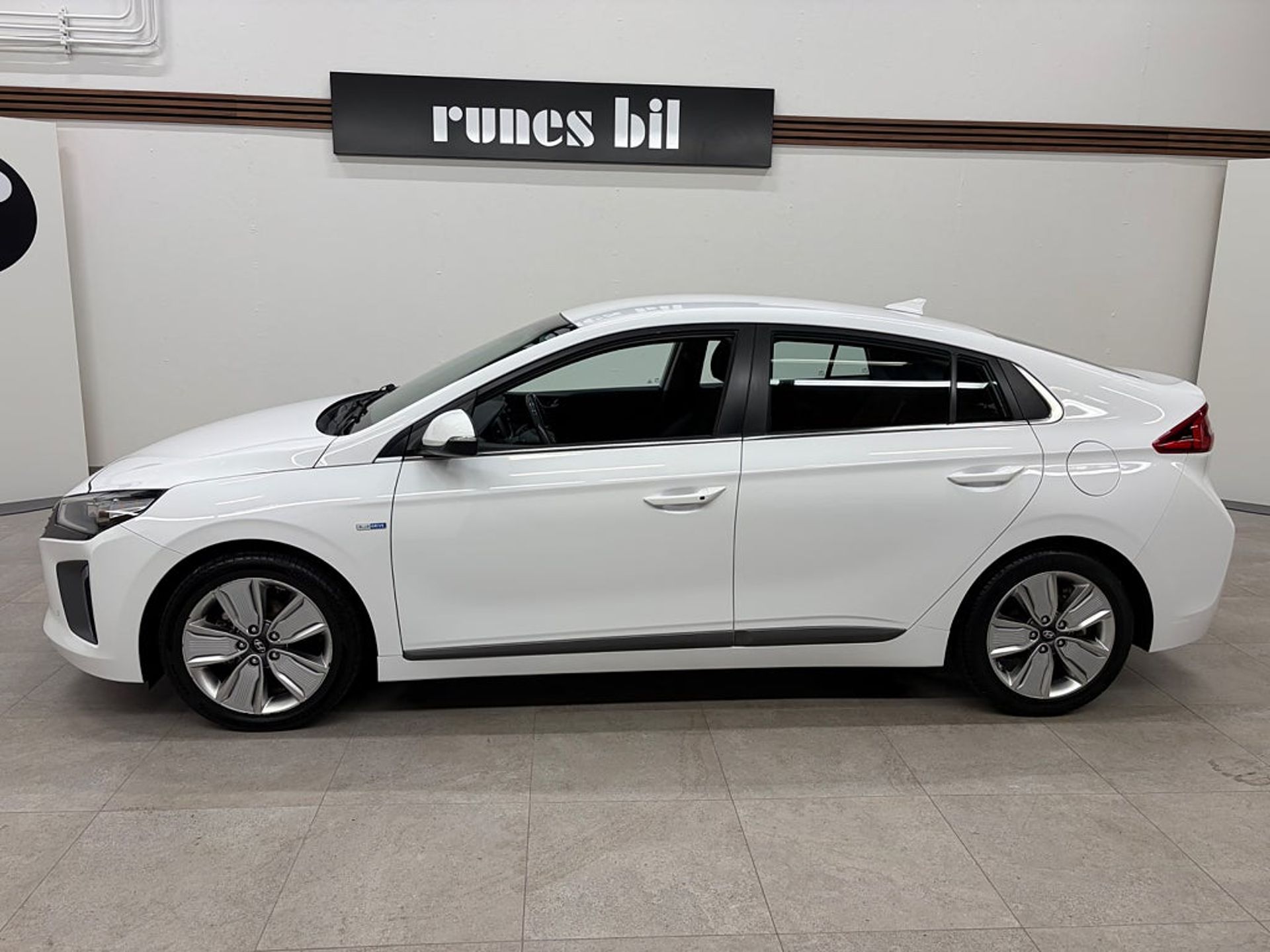 Hyundai Ioniq 2017, photo 2/10