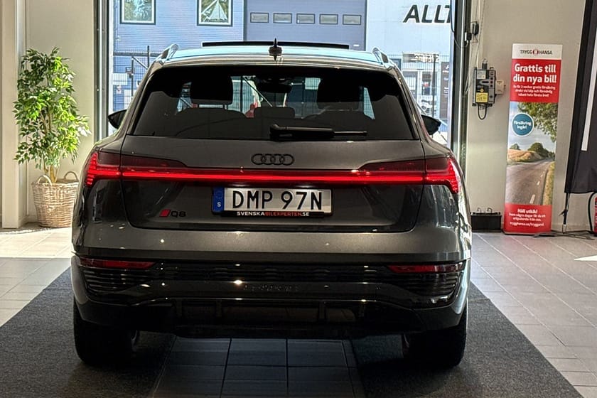 Bild 4 av Audi Q8 55 e-tron quattro q8-e-tron 408hk Q/S-line/Drag/Panorama/B&O/luftfjädring/360°