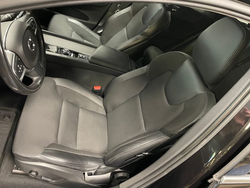 Bild 4 av Volvo XC60 D4 AWD Momentum Advanced SE