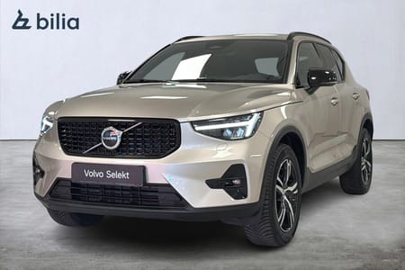Volvo XC40 B4 FWD Bensin Plus Dark | HarmanKardon | Klimatpaket | Tonade rutor