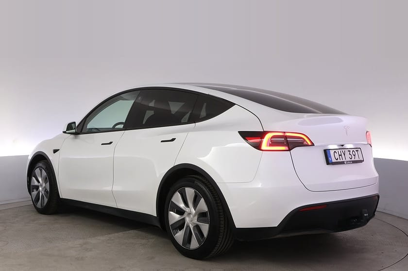 Bild 4 av Tesla Model Y Standard Range RWD Autopilot Panorama Drag