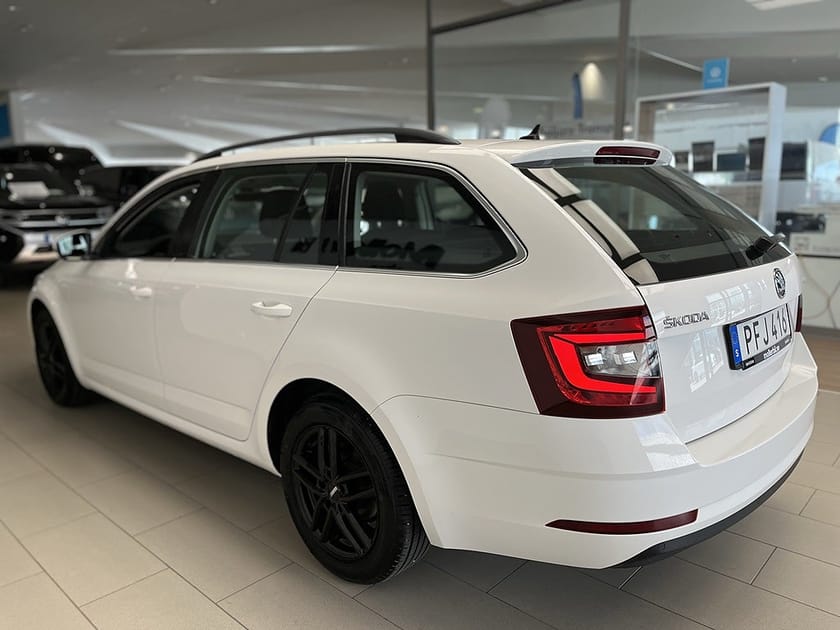 Bild 4 av Škoda Octavia Kombi Skoda Combi AMBITION 1.6 115HK Park.S Bak I Apple-Carplay