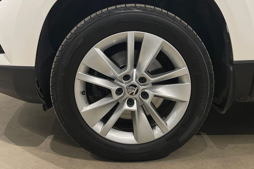 Bild 5 av Škoda Karoq Skoda 2.0 TDI 4x4 Style / Cockpit / Värmare / Drag / CarPlay