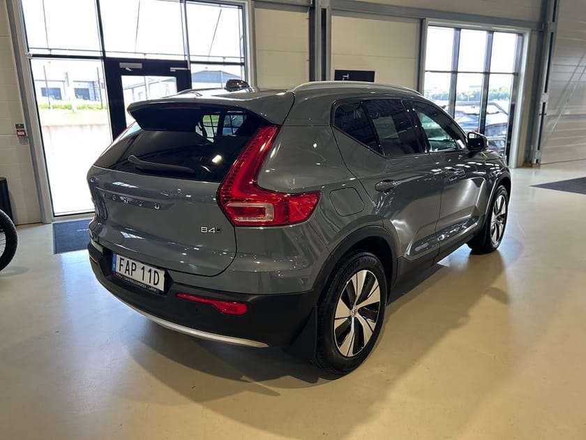 Bild 3 av Volvo XC40 B4 AWD Geartronic Momentum Advanced SE BLIS/ H/K / Drag