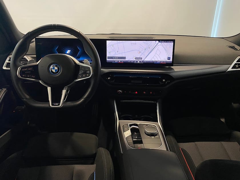 Bild 3 av BMW 330e Touring Sportstolar Drag Parkeringsassistent