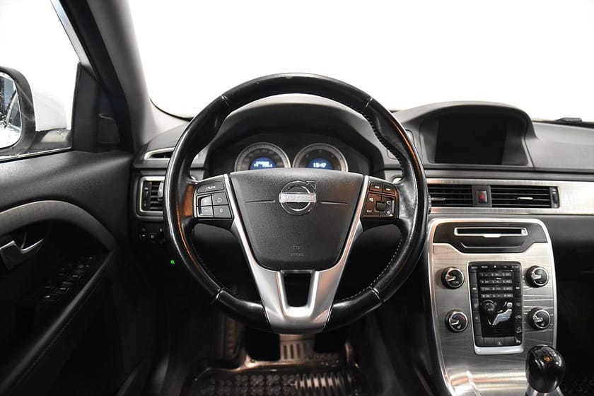 Bild 2 av Volvo XC70 D4 AWD Momentum Drag D-Värm Skinn 163hk
