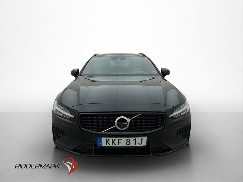 Bild 2 av Volvo V60 Recharge T8 AWD R-Design B&W Pano Skinn Drag 360°