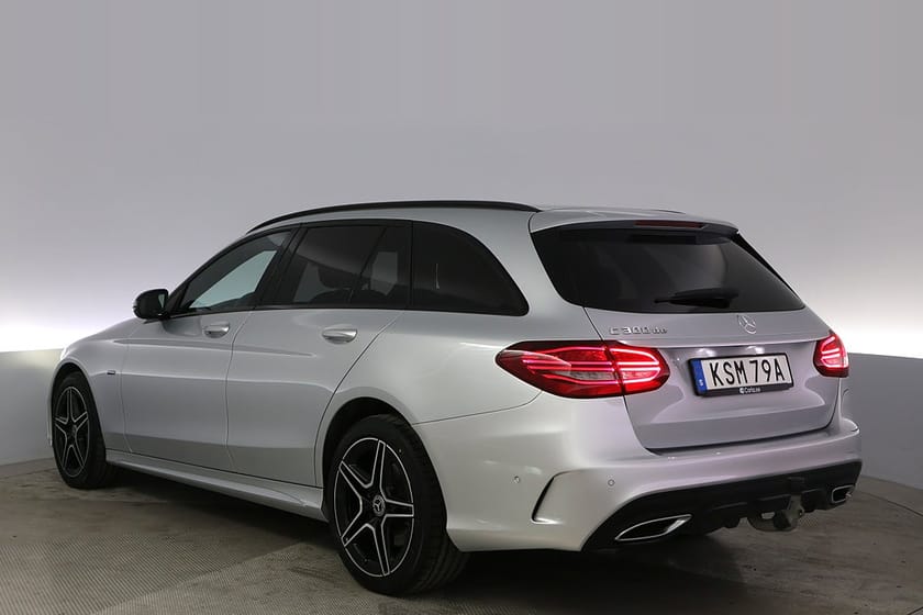 Bild 4 av Mercedes-Benz C 300 T de AMG Drag Kamera Navi Cockpit