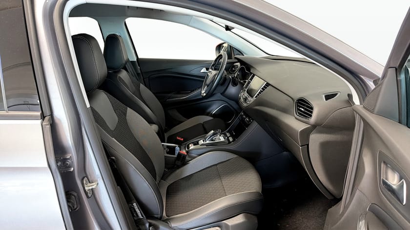 Bild 3 av Opel Grandland Hybrid4 300 Innovation 300hk / Kamera / CarPlay