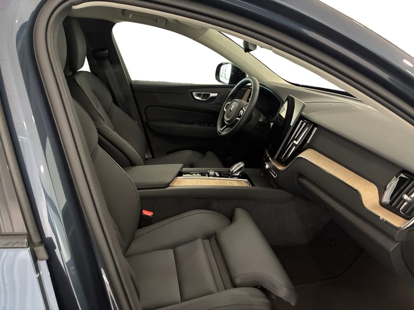 Bild 5 av Volvo XC60 T6 Plus Dark Nordic Edition | Dragkrok | 360-kamera | H/K