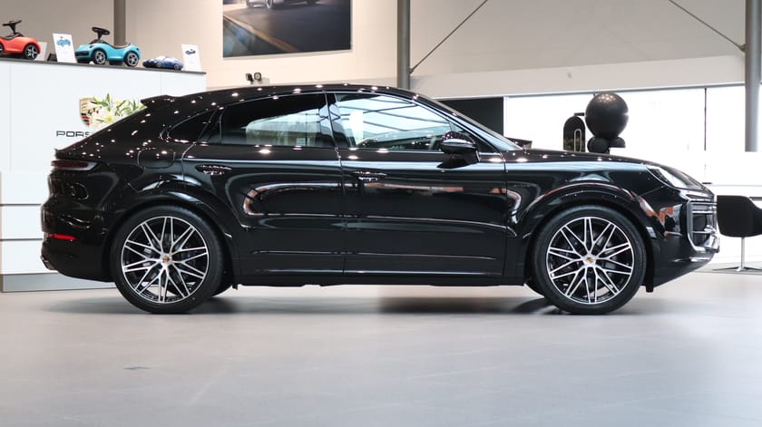 Bild 3 av Porsche Cayenne E-Hybrid Coupé – Black Edition