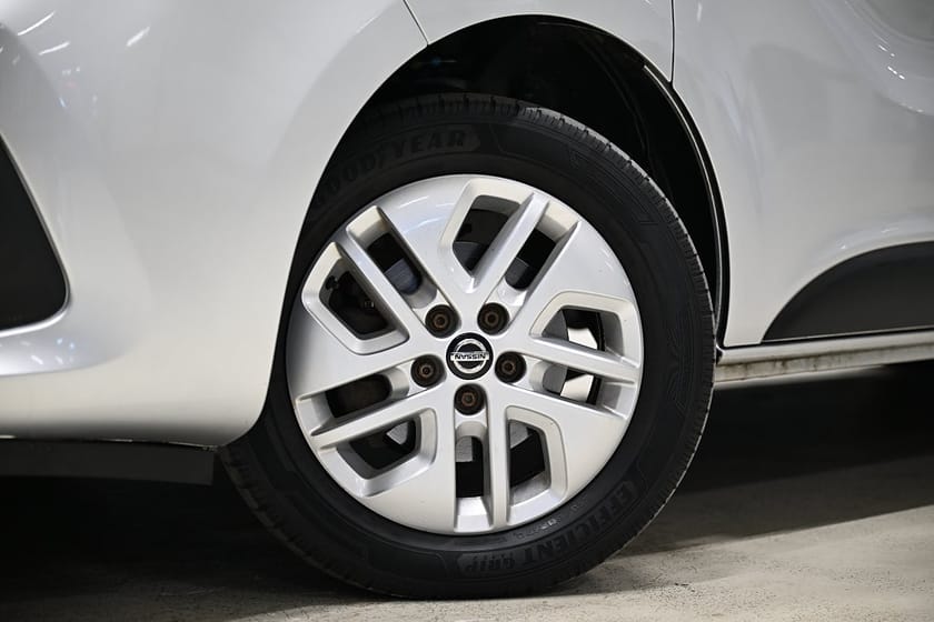 Bild 2 av Nissan NV300 Skåpbil 170HK L2 Automat|Dubbelhytt|Dubbeldörr|EnÄgare|SeUtr!