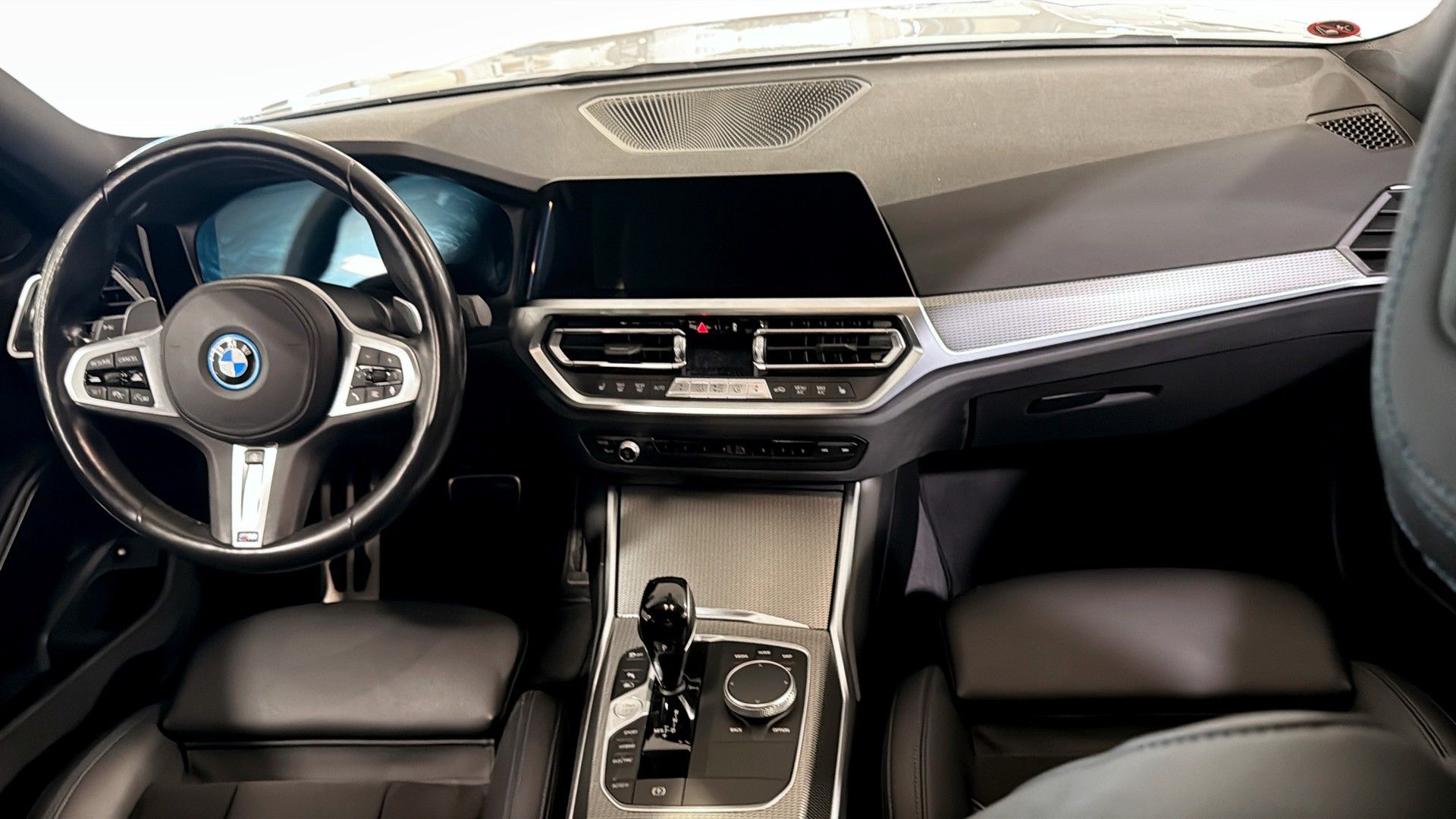 BMW 330 e xDrive Sedan 2022, photo 4/10