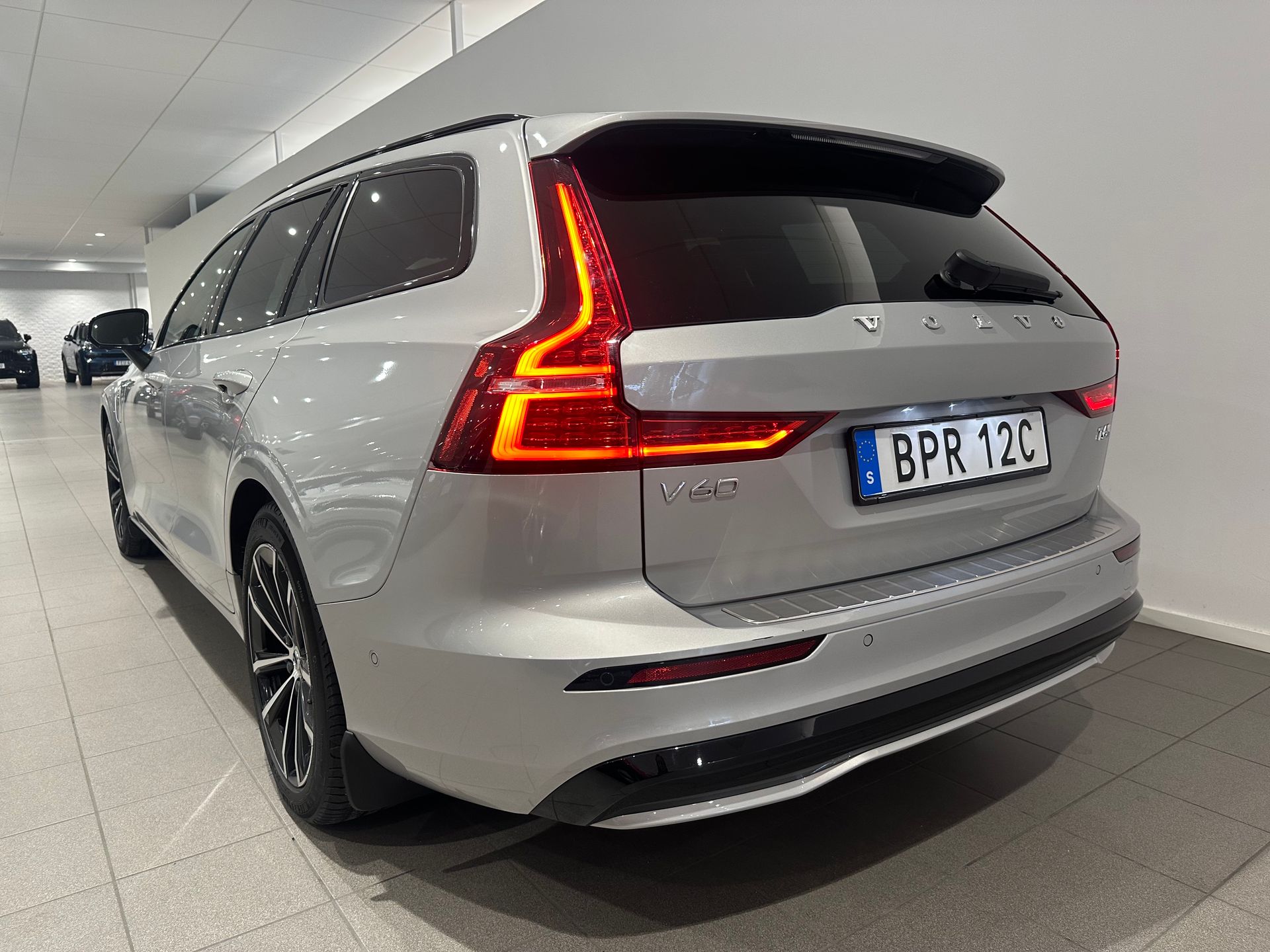 Volvo V60 T6 Plus Dark Nordic Edition 2025, bild 5/10