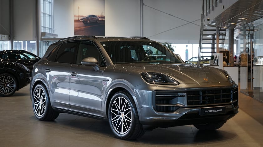 Bild 1 av Porsche Cayenne E-Hybrid Black Edition