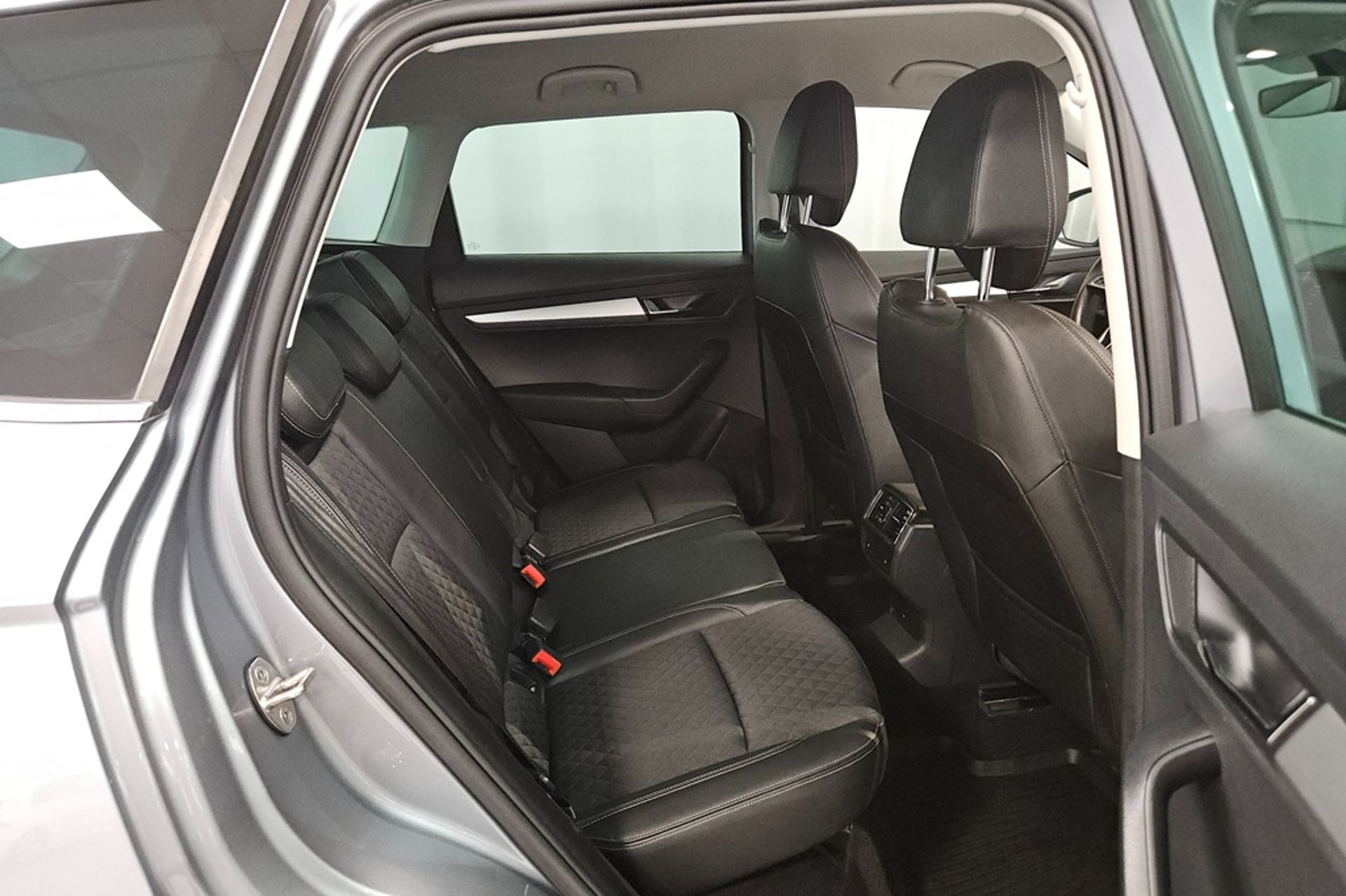 Skoda Karoq 2020, photo 7/9