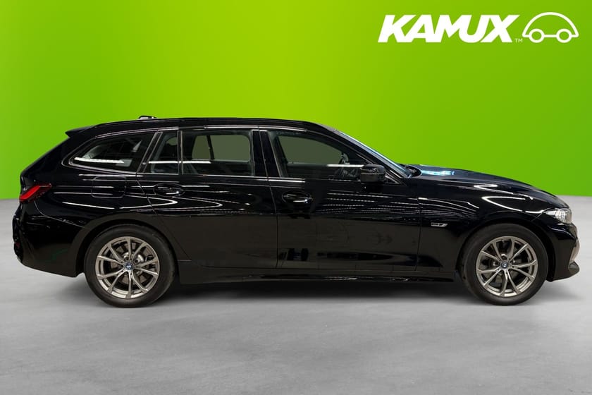 Bild 2 av BMW 330e Touring Sportline 292hk HiFi Widescreen Adaptiv-fh