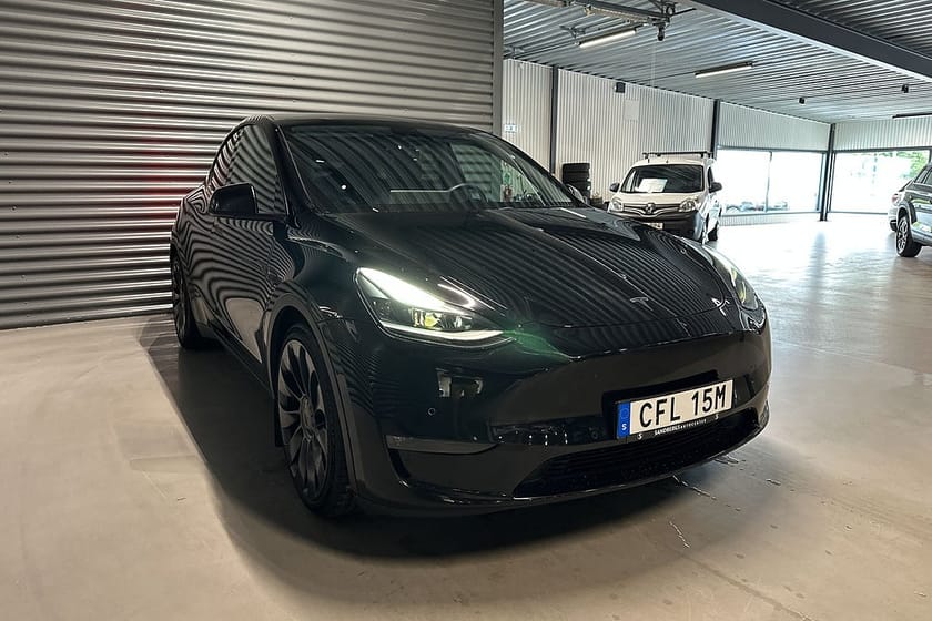 Bild 3 av Tesla Model Y Performance AWD 534hk Backkamera Navi Panorama Drag