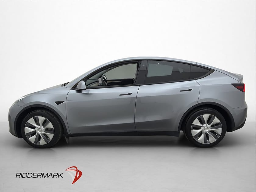 Bild 1 av Tesla Model Y Long Range AWD Pano AP Svensksåld MOMS