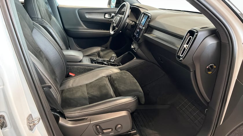 Bild 3 av Volvo XC40 D4 AWD Automat 3,95% Ränta* R-Design / Dragkrok
