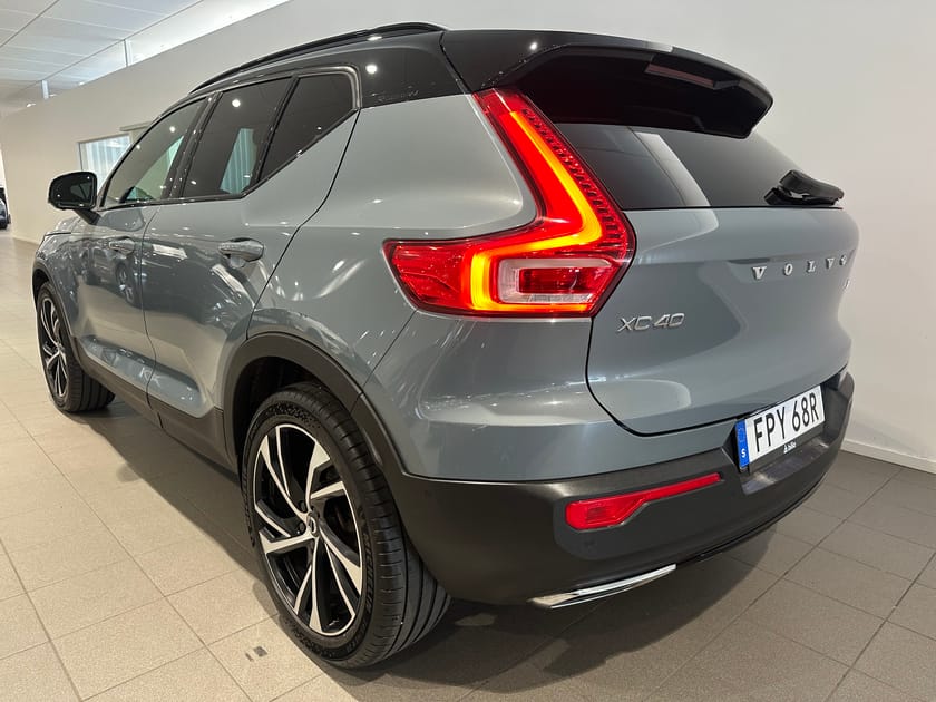 Bild 5 av Volvo XC40 D4 AWD R-Design/ 360 Kamera/ Dragkrok/Panoramatak
