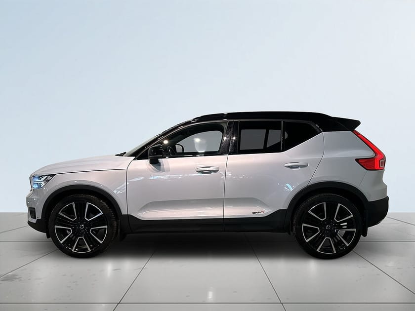 Bild 4 av Volvo XC40 D4 AWD Geartronic R-Design Drag H/K Pvärm Pano GPS SoV