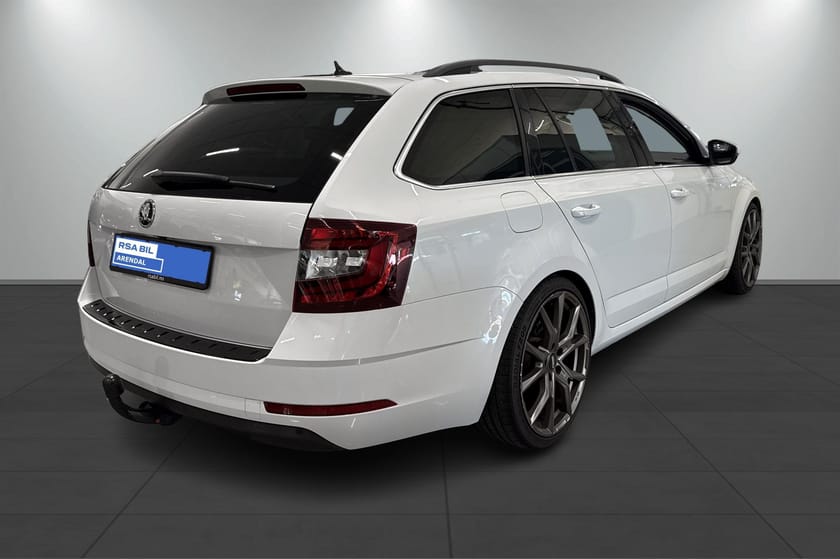 Bilde 3 av Škoda Octavia Stasjonsvogn Style/ Hengerfeste/Panorama/ Ryggekamera