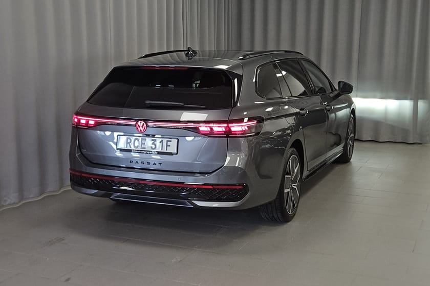 Bild 4 av Volkswagen Passat Variant eHybrid R-Line Black 1.5 TSI 272HK  Drag