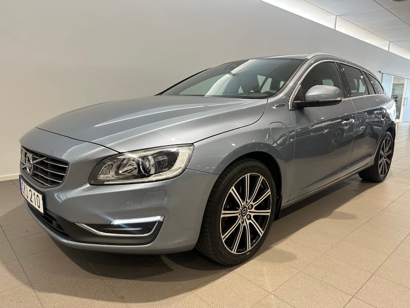Bild 1 av Volvo V60 D5 AWD Twin Engine Classic Summum / Parkeringssensor fram/bak / Backkamera / Dragkrok