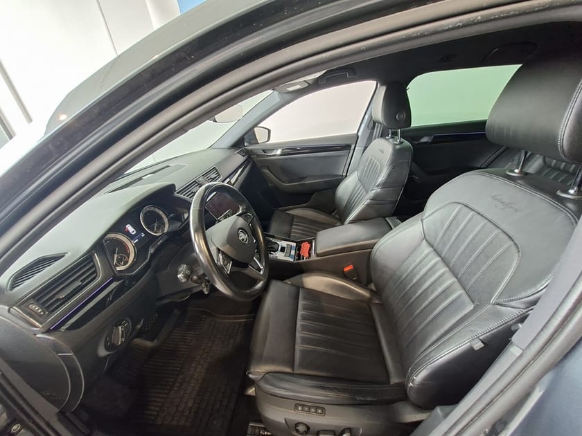 Bild 5 av Škoda Superb Kombi 2.0TDI 4x4 DSG L&K Drag Värmare Skinn