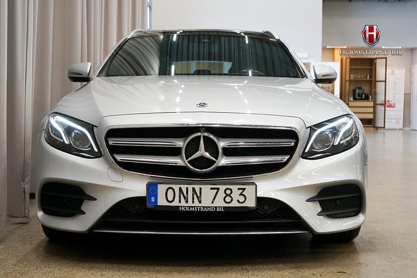 Bild 5 av Mercedes-Benz E 220 T d AMG Pano Drag Burmeister 360 IHC+ Ambient